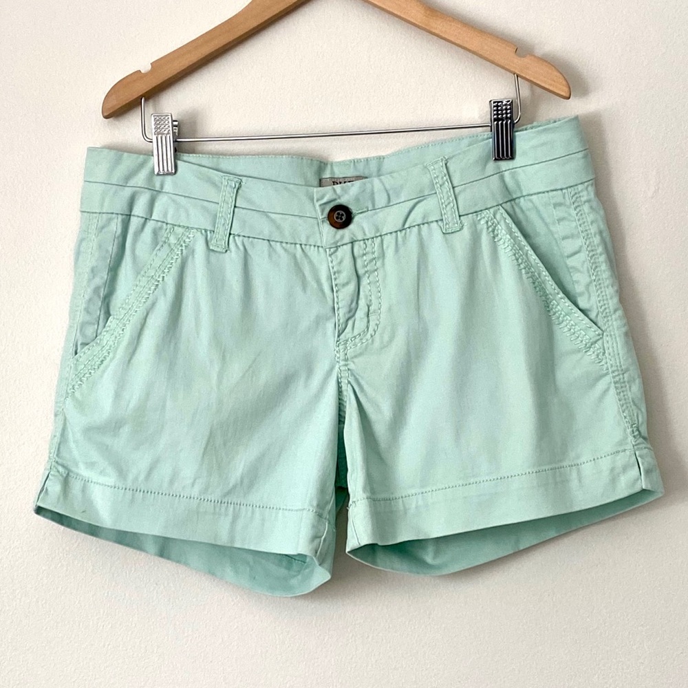 3/$22 BKE pastel mint green khaki shorts 28